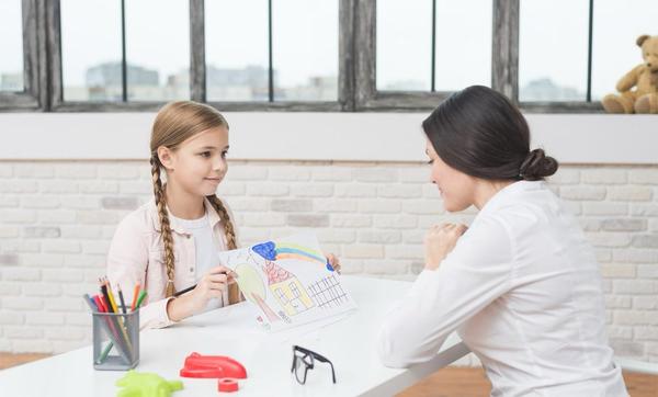 كيف يمكن تحضير الطفل نفسياً للدخول إلى المدرسة؟